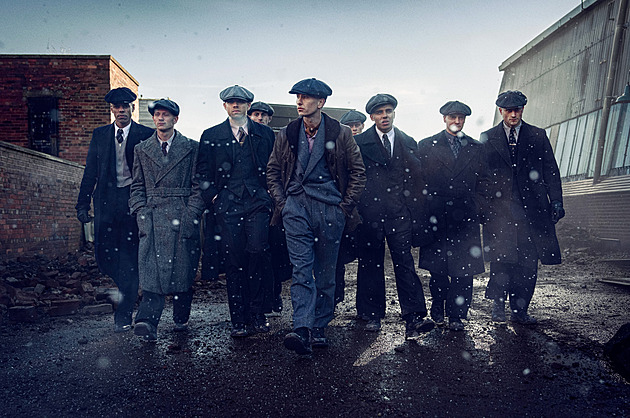 Gangy z Birminghamu vtrhnou na stadion Atlética. Tým propaguje nový film Netflixu