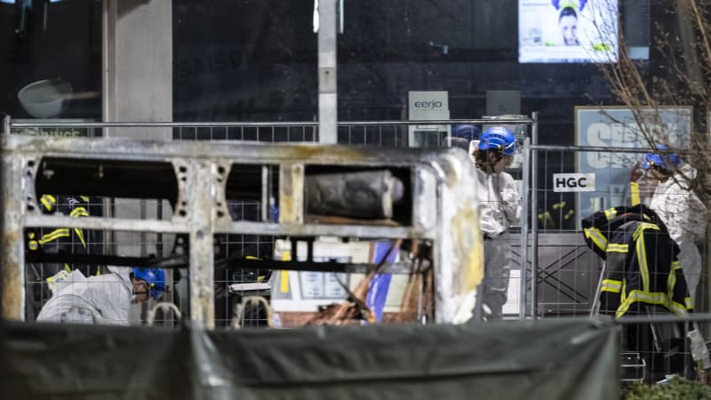 Další tragédie ve Švýcarsku. Muž se měl v autobusu podpálit, na místě jsou mrtví i zranění