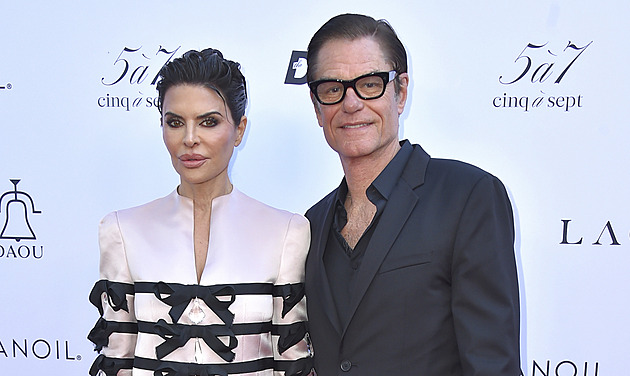 Manželka Harryho Hamlina zareagovala na dohady o jeho sexualitě