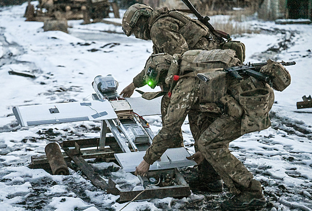 Rusové se snaží nahradit Starlink, na jihovýchodě ustupují náporu Ukrajinců
