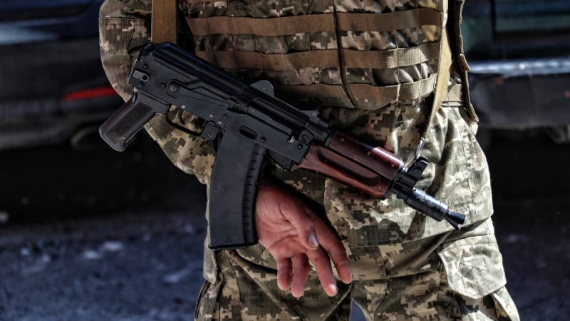 Zabít, či se vzdát? Ruslan při útoku objevil spící Ukrajince. Popsal, proč raději volil zajetí