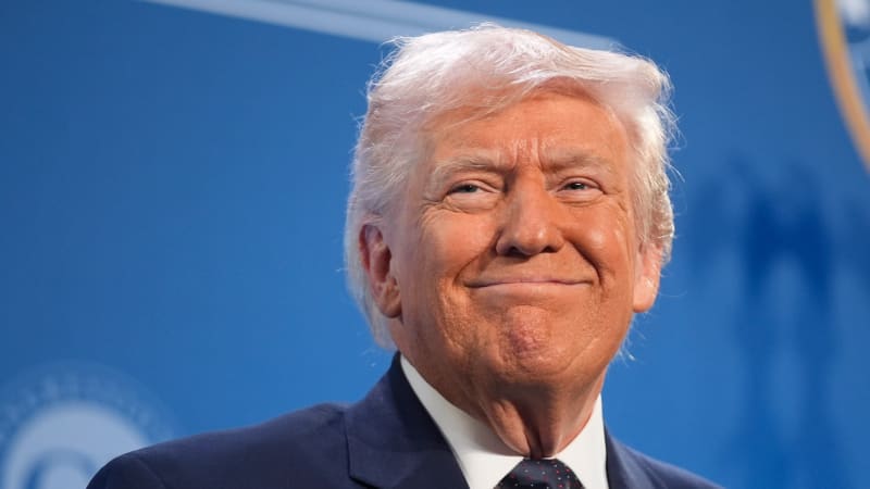 ANALÝZA: Trumpovy necitlivé komentáře o mrtvých dosáhly nové úrovně. Smrt ředitele FBI slavil