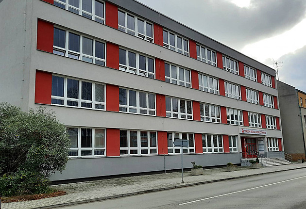 Studentky si stěžovaly na tělocvikářovy doteky. Inspekce se přijela přesvědčit