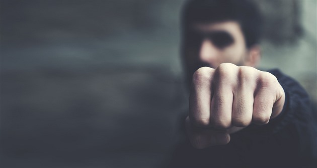 Přetížení, stres, špatné vzory. Násilí u dětí roste, na pomoc chybí lidé i peníze