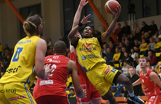 Další Svoboda zazářil střelecky. Pardubice uťaly vítěznou sérii Slunety i díky rekordu