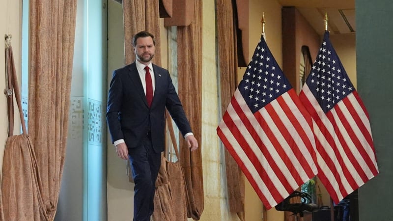 Bez dohody. Mírová jednání mezi USA a Íránem provázely neshody, Vance odletěl zpět do USA