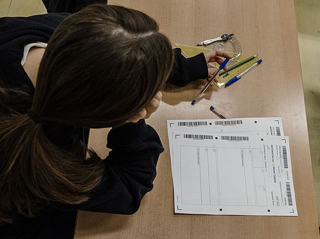 Deváťáci podruhé psali přijímačky. Druhý pokus z matematiky jim přišel těžší