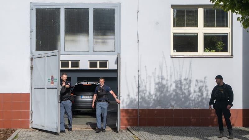 Žhářský útok v Pardubicích: Obviněná Američanka zamíří do vazby. Podala proti tomu stížnost