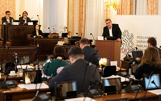 Zabraňte zvolení radních, kteří ČT způsobili škodu, vyzývají osobnosti Babiše