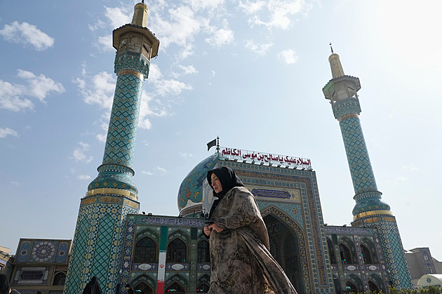 Kavárny v ulicích Teheránu jsou plné, hrozba nové války je však za dveřmi