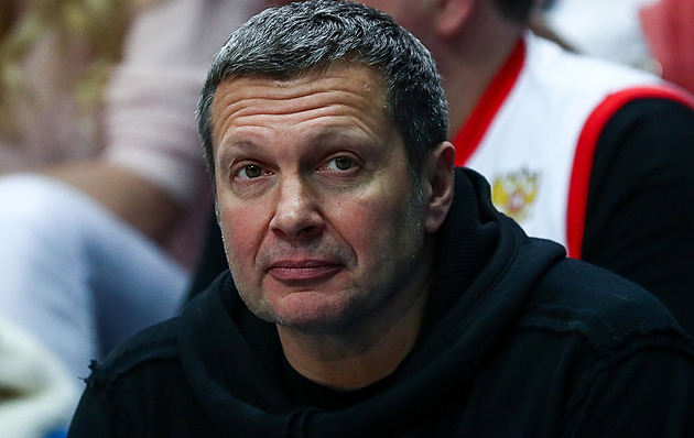 „Dluží oni Putinovi omluvu?“ Ruský moderátor se odmítl kát za urážku Meloniové