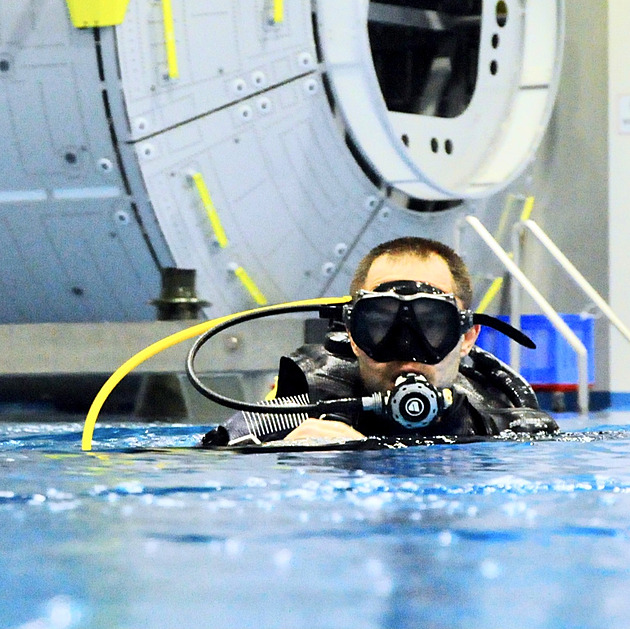 Základní trénink budoucího českého astronauta skončil. Mise se čeká za rok
