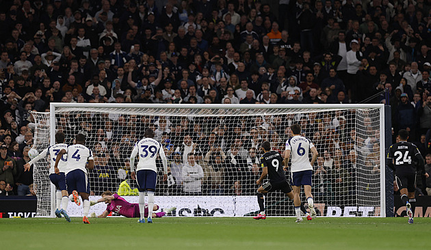 ONLINE: Tottenham se chce přiblížit záchraně, Leeds ale z penalty srovnává