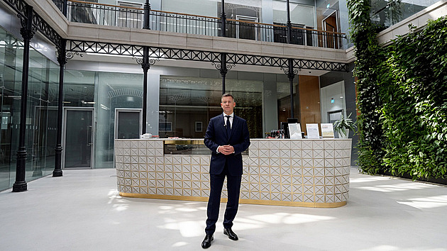 „Svět maďarských Ceausesců“. Magyar natočil Orbánův luxus, našel i skartovačky