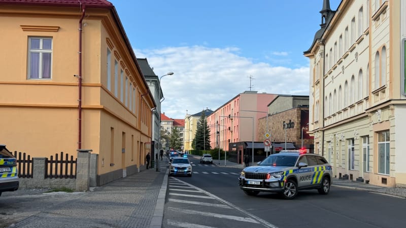 Kuriózní zvrat v případu muže s dlouhou zbraní. Ohrožování lidí v Chomutově měl být konkurs