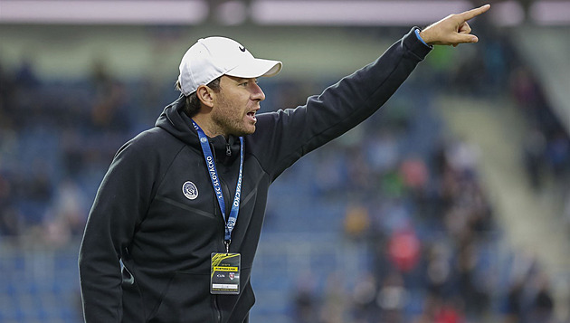 Bývalému kouči Slovácka zpřísnila UEFA trest za natáčení hráček ve sprchách