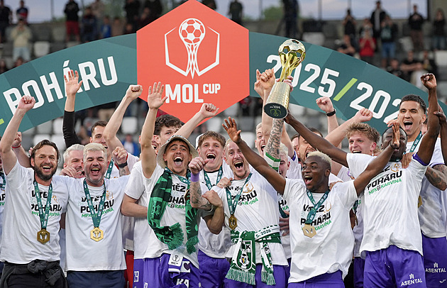 Oslava? Prý se bude stavět na benzínce! Kačor Evropu zatím neřeší: Hlavní je trofej