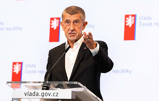 Jste posedlý hrabáním evropských peněz do vlastních kapes, pustil se Hřib do Babiše