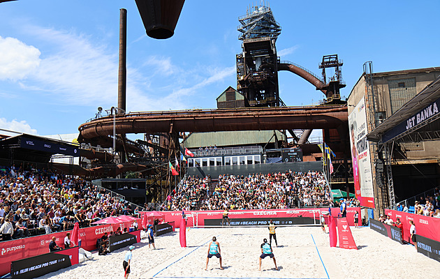 OBRAZEM: Ostrava beachvolejbalová. Projděte se skvělou atmosférou pod vyhaslými pecemi