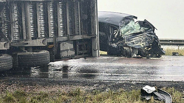 Řidič na Kutnohorsku vjel do protisměru, po střetu s kamionem zemřel