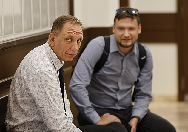 Hoch zemřel po pádu branky na hřišti, souzeného správce zprostili obžaloby