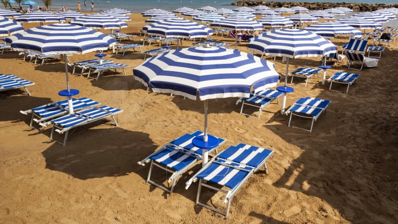 Varování pro turisty v Itálii: Jedovatá řasa útočí i ze vzduchu, k nákaze stačí procházka pláží