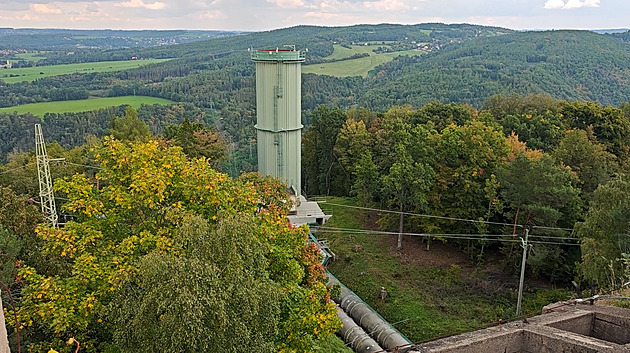 Vylezli jsme na tajemné torzo u Štěchovic. Přežívá díky neobvyklému využití
