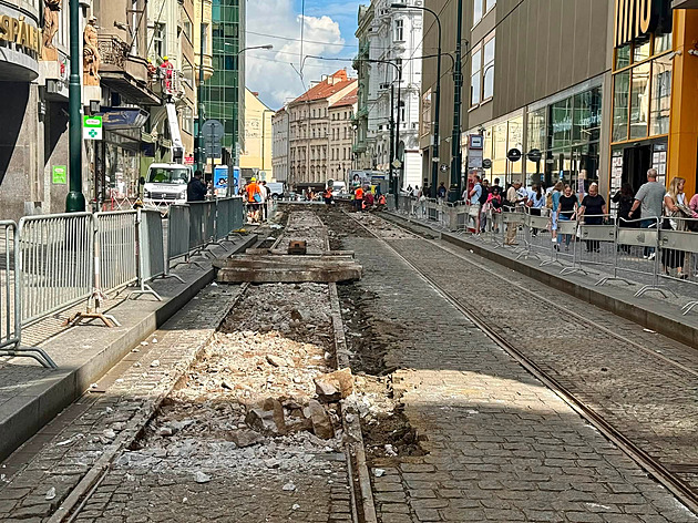 Sotva se vrátí na most Legií a Národní třídu, bude bez tramvají další část Prahy
