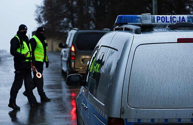 V centru Varšavy evakuovali čtyři tisíce lidí. Bagrista našel nevybuchlé nálože
